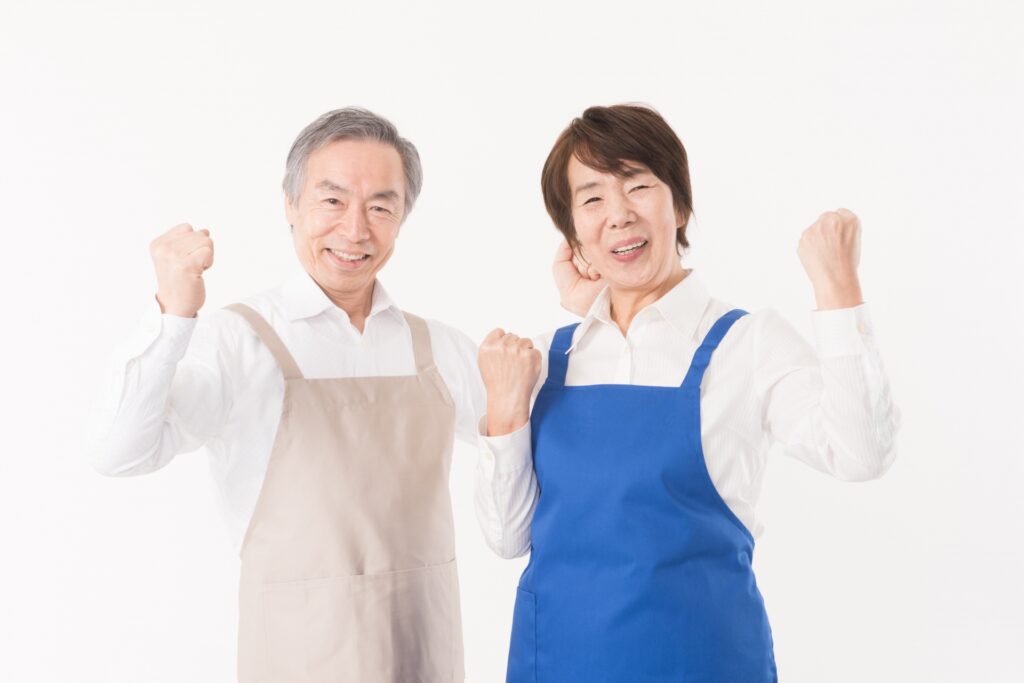 返活に頑張る高齢ドライバーのイメージ図